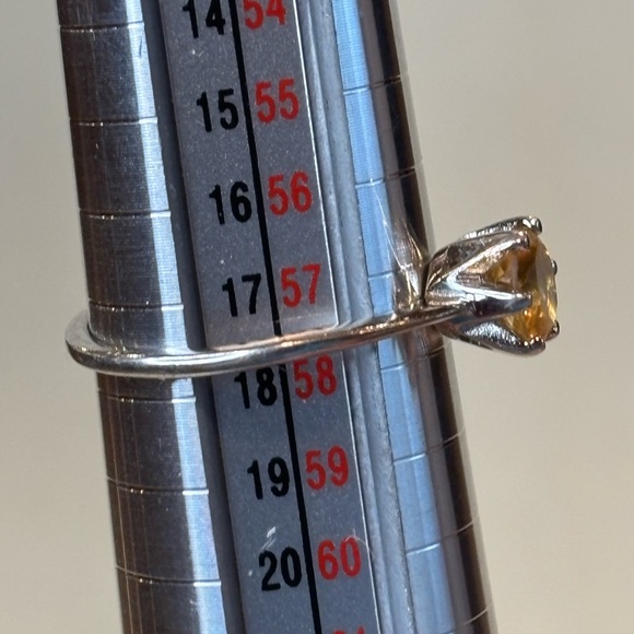 Elegant Yellow Gemstone Ring. Marked 925 RJ. Size 8 Pre-owned excellent conditio - Picture 7 of 10